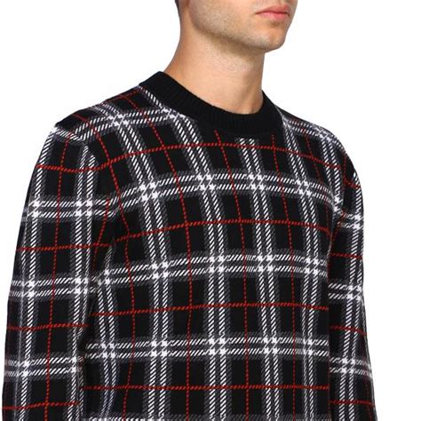 pull burberry noir homme|Burberry .